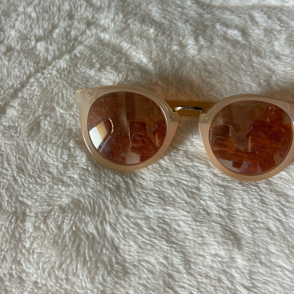 Chic Beige Sunglasses